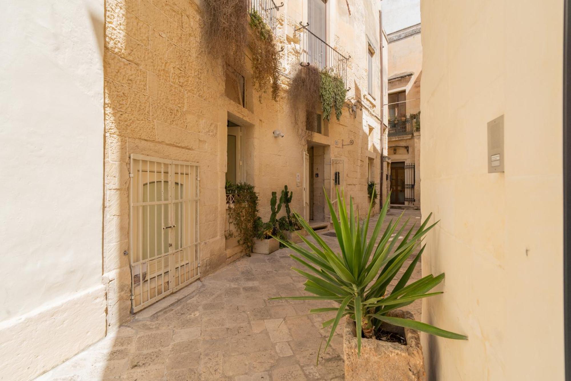 Dimora Barocca Luxury Suites Лечче Экстерьер фото